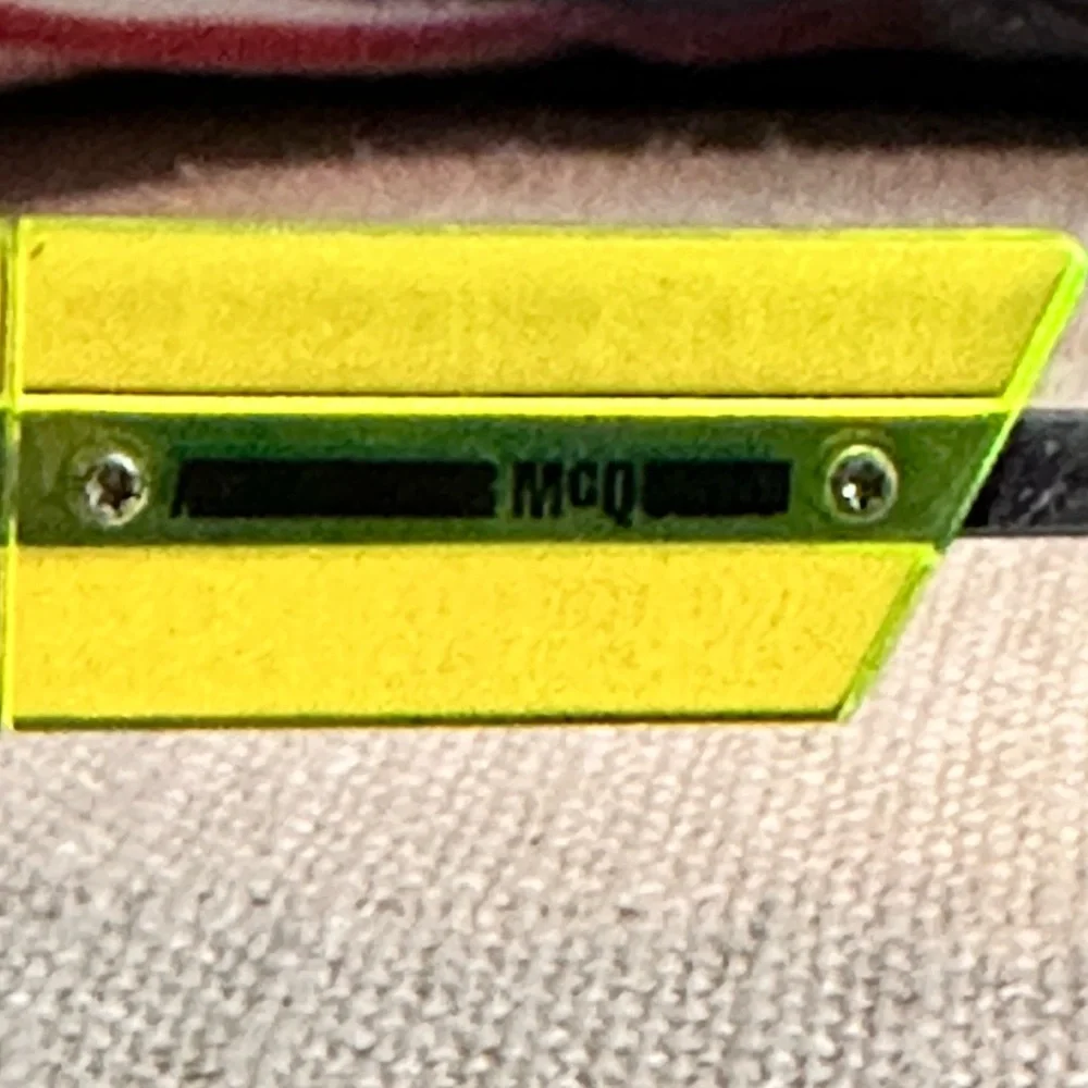 McQ by Alexander McQueen sunglasses - Picture 2 of 3